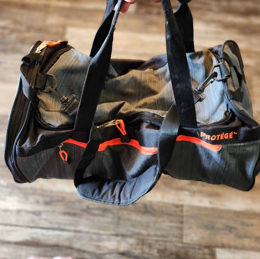proteje large capacity duffel bag